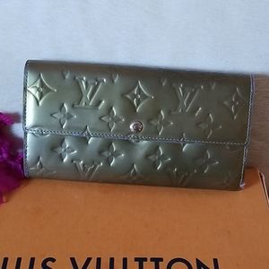 Authentic Louis Vuitton Vernis wallet